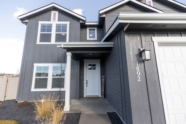 Photo - 1892 Carlow St