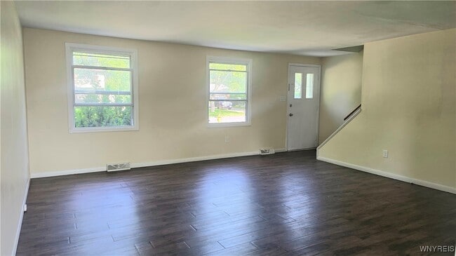 Photo - 185 Fairgreen Dr