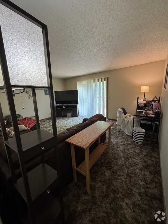 Building Photo - 620 Lynn Dr Unit 620 Lynn Rental