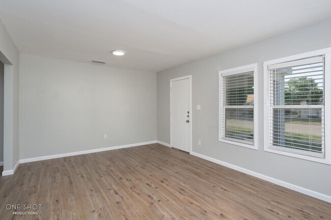 Photo - 2744 Russell Ave Unidad West