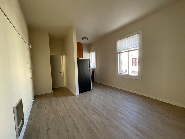 1 Bedroom 1 Bathroom Apartment located in ... - 1 Bedroom 1 Bathroom Apartment located in ... Unit 202