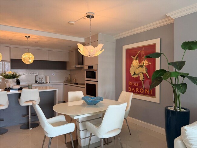 19390 Collins Ave Unit 509