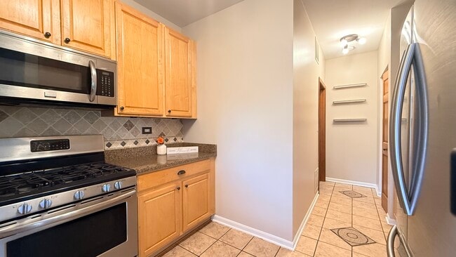 2437 Oneida Ln