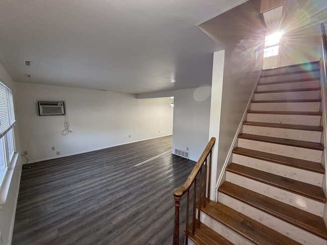 Photo - 604 Manor Dr