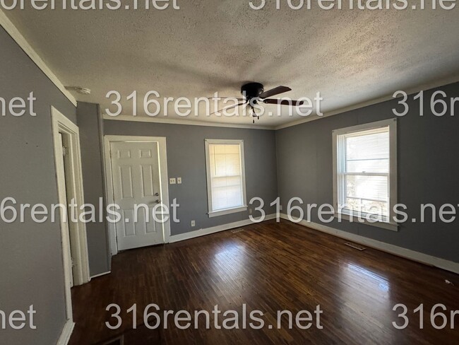 Photo - $950 -3 bed 1 bath - Single Family Home