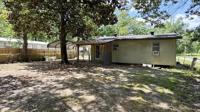 Photo - 1135 Fern St