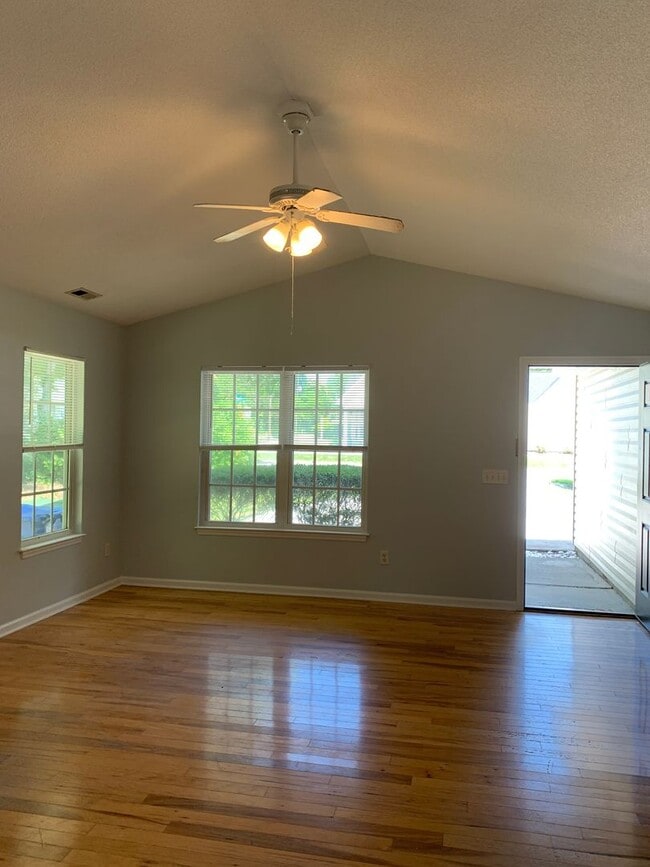 Photo - 3 BD, 2 BA House: Freshly Painted + New Flooring + Available Now!