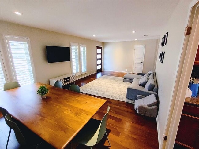 Photo - 7503 Chimney Corners