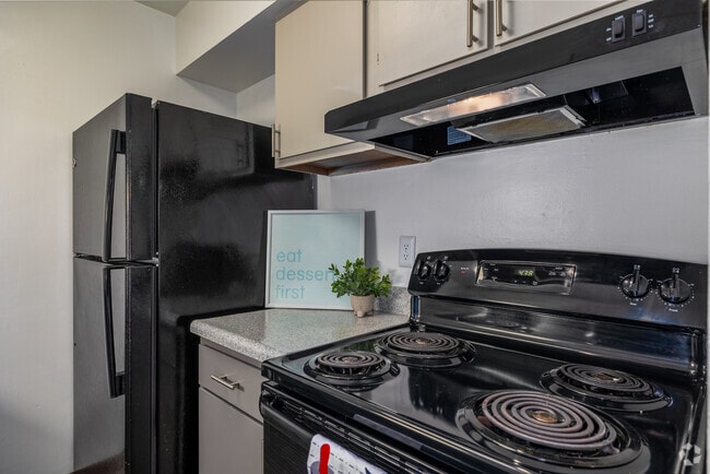 Venetian 1BD 1BA - Kitchen