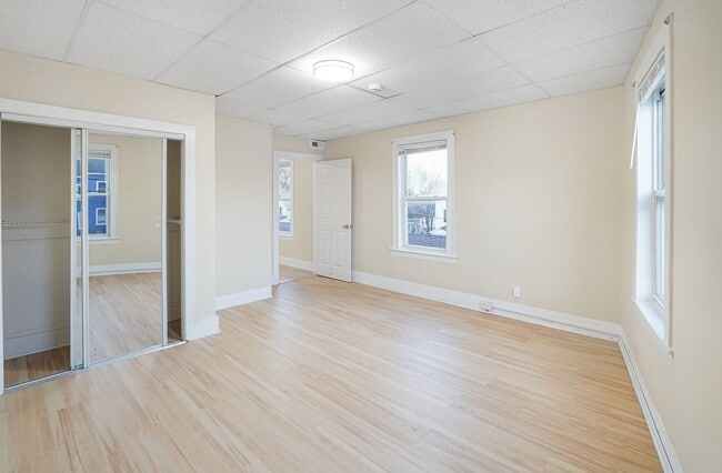 Building Photo - 168 Lunenburg St Unit 2R