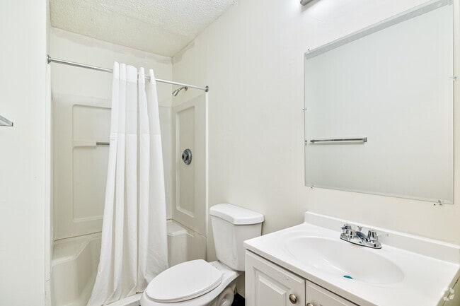 1BR, 1BA - 224SF - Bathroom - Siegel Select Jacksonville/Orange Park