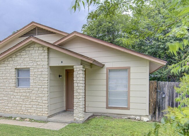 Photo - 900 Sirocco Dr Unit B