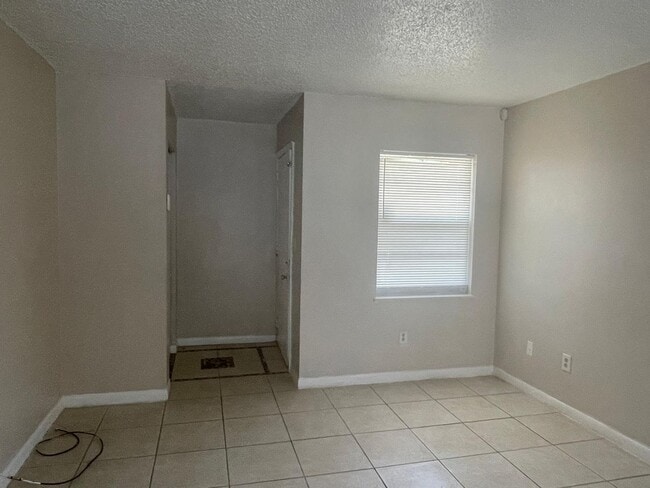 2221 Leo Dr Unit 2221 B