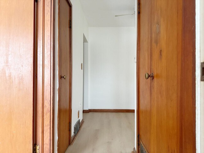 Photo - 1339 E Illinois St, Evansville, one bedroom, one bathroom Unidad 1341 E Illinois St