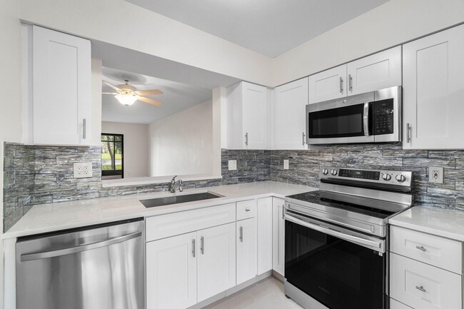 Photo - 7290 Kinghurst Dr Unit 106