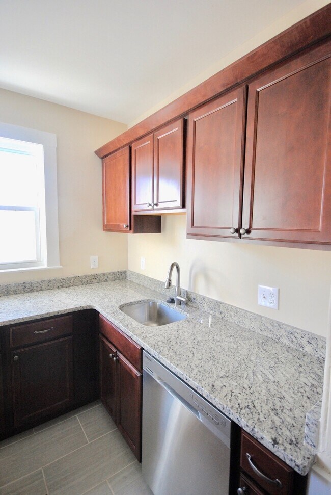 Photo - 139 E Cottage St Unit 1