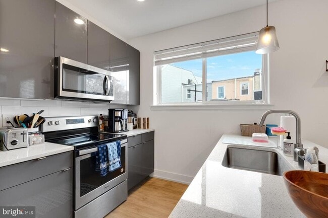 Photo - 1341 N Marston St Unit 4