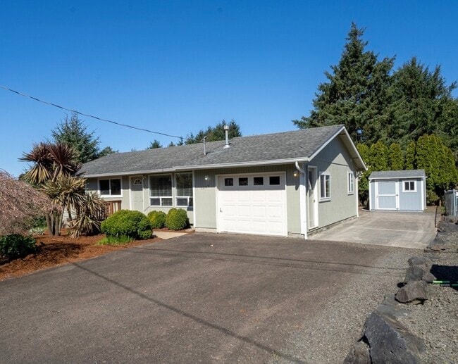 Building Photo - 1233 Nehalem Ave