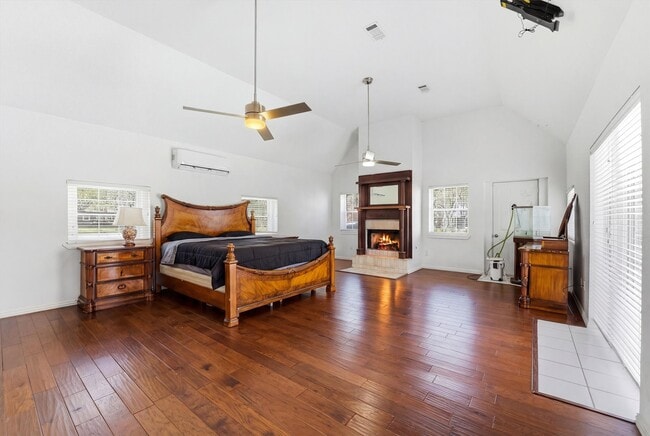 Building Photo - 13392 Southshore Dr