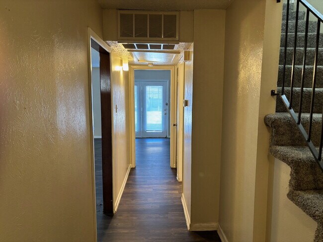Photo - 2 bed/1.5 bath unit close to Hallmark Park and Hulen Mall Unit 2