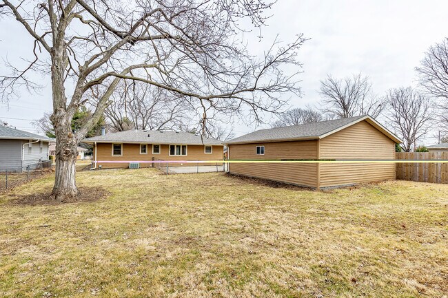 Photo - 3816 82nd St