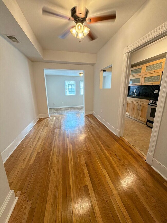 Photo - 1165 Abbey Pl NE