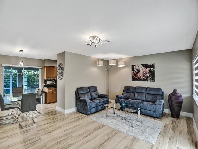 Photo - 491 SE 23rd Ave