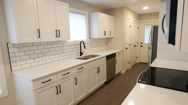 Photo - 206 Yale Ave E