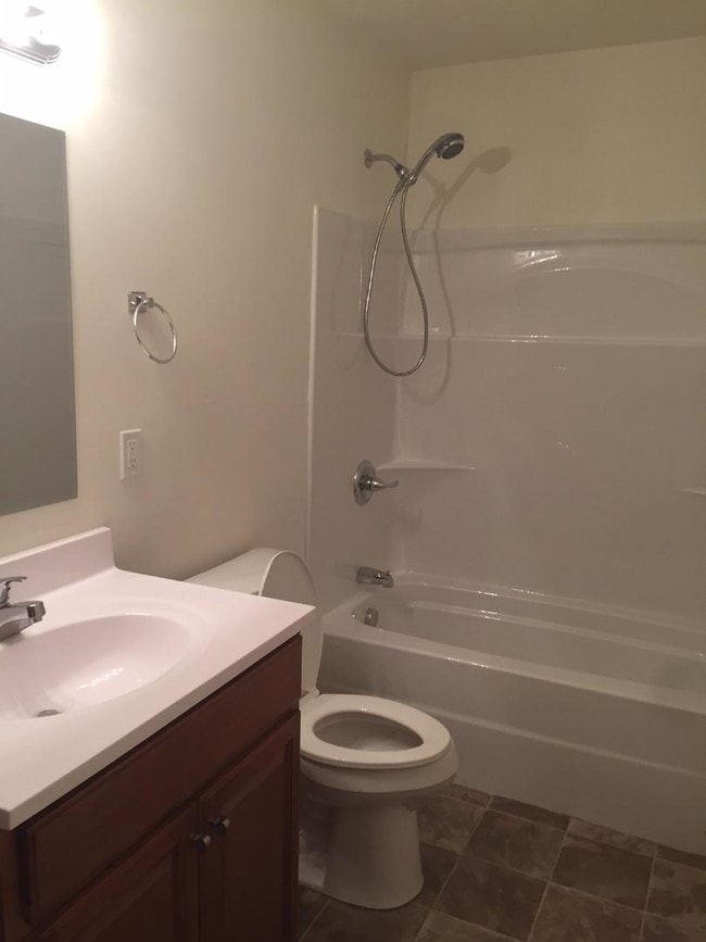 Building Photo - 875 American Greeting Card Rd Unit f