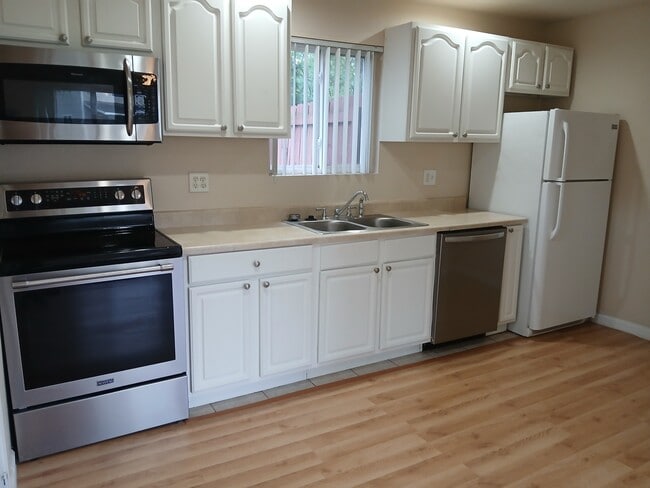 Photo - 1100 Briarwood Rd