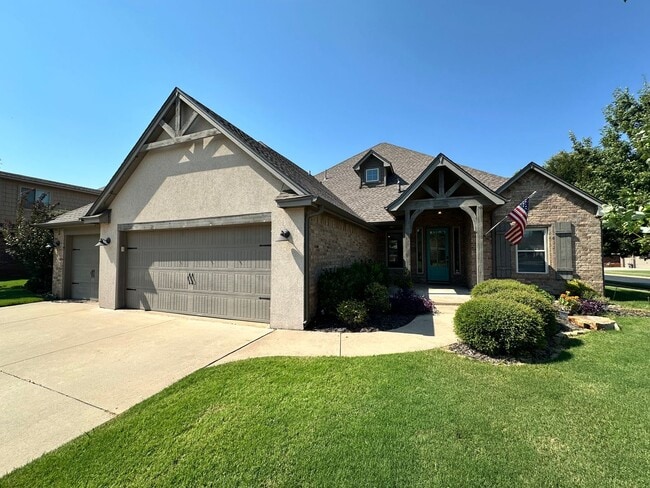 Building Photo - Spacious 4 Bed, 4 Bath Home in NW OKC with...