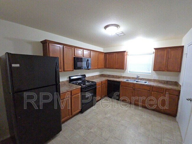 Photo - 810 Lightningbug Ln