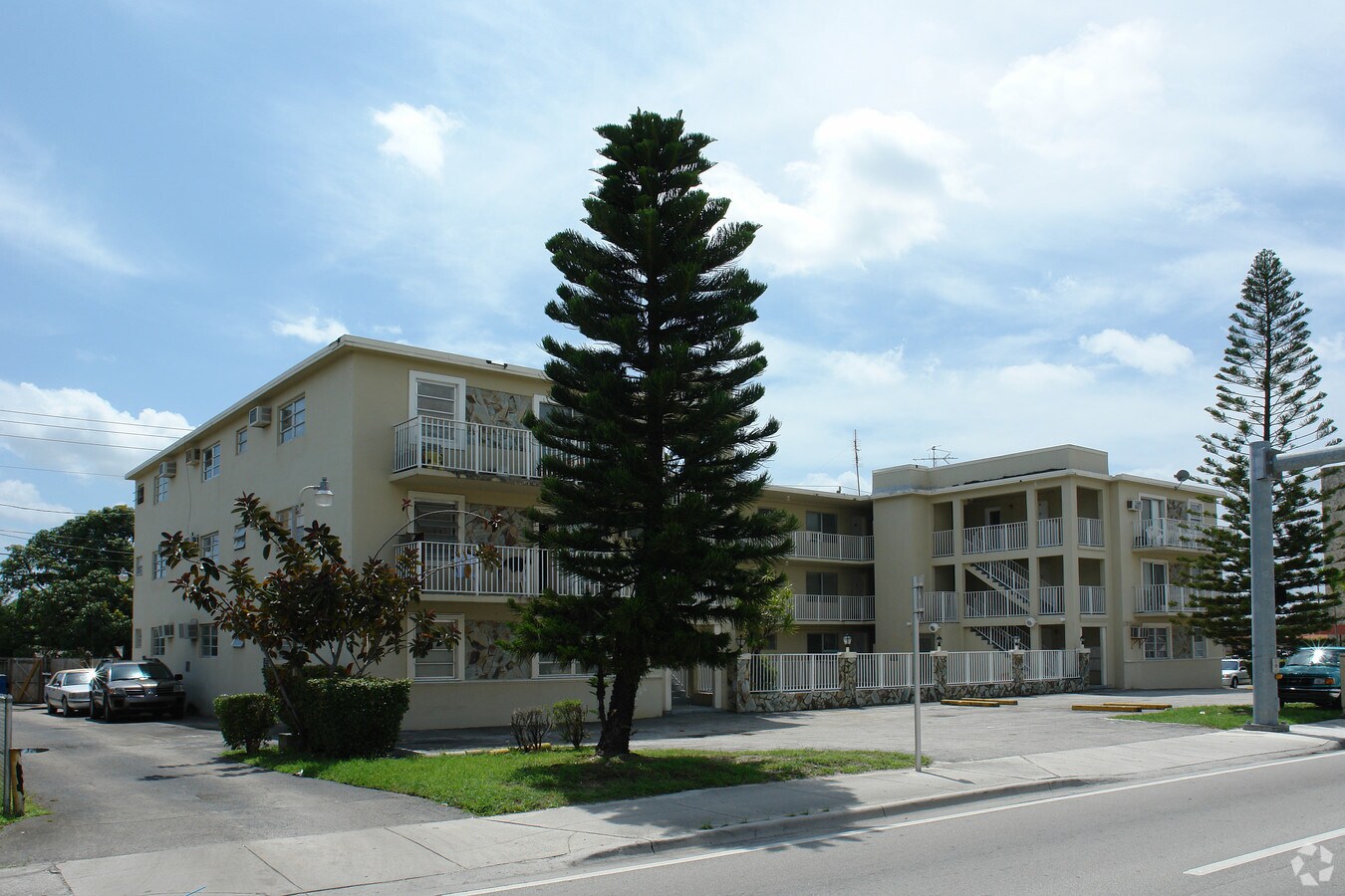 6080 W Flagler St - 6080 W Flagler St