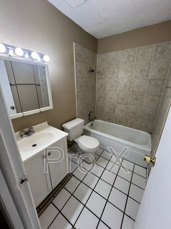Photo - 1042 W Hendrix St