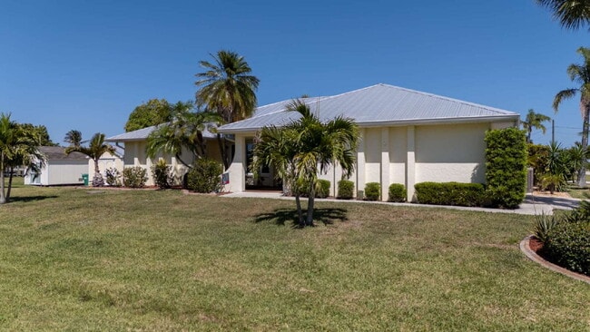 Photo - "Spacious 3-Bed Sanctuary with 3.5 Baths in Charming Port Charlotte!"