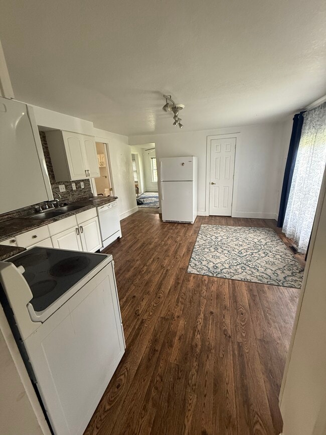 Photo - 901 S Kalamazoo Ave