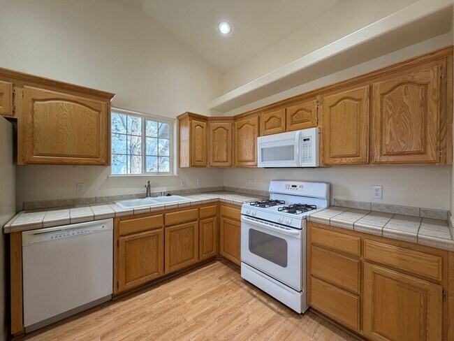 1624 Ray Ct