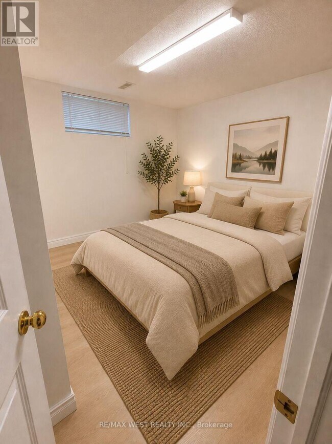 7 Waltham Dr