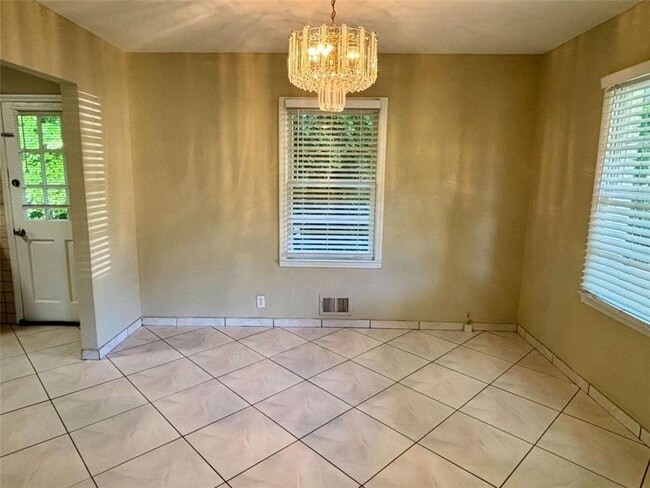 Photo - 3129 Nursery Rd SE