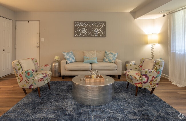 2BR, 1.5BA 1050 SF
