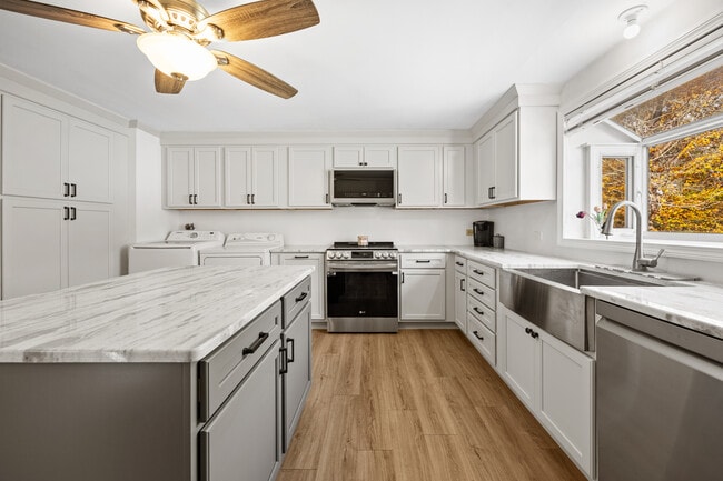 Photo - 678 Bartholomew Rd