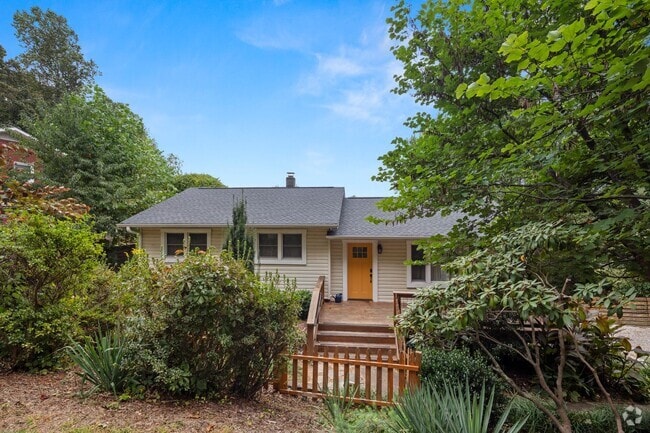 Building Photo - Updated Home West of Asheville