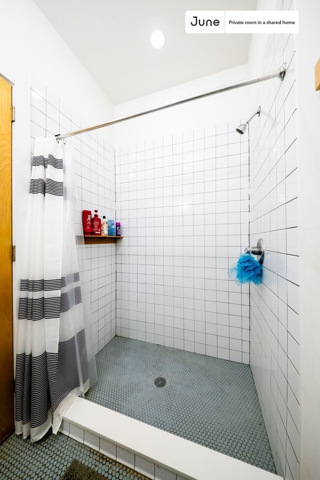 Photo - Room in Shared 6 bed/2 bath home Unit D