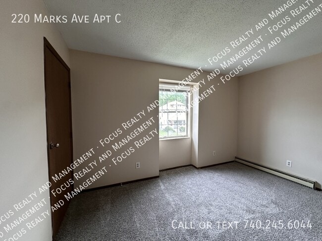 Photo - 220 Marks Ave