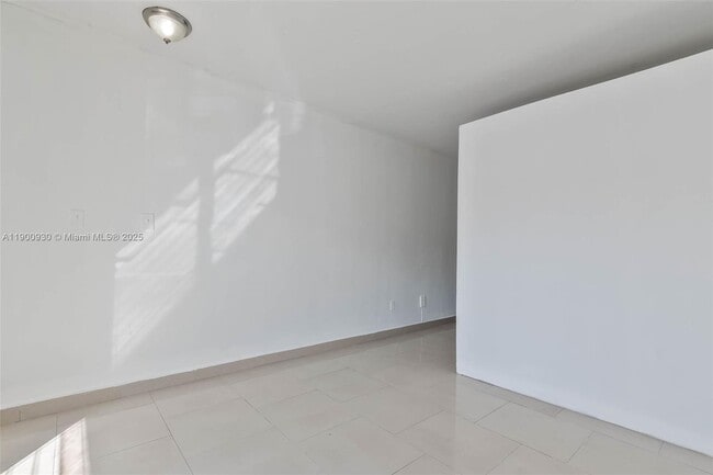 Photo - 1685 Jefferson Ave Unidad 3
