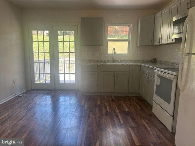 Building Photo - 6012 Sheridan St Rental