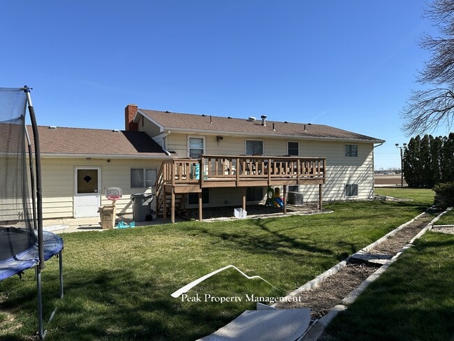 Photo - 15049 Lake Ave