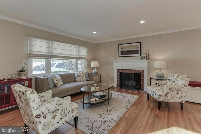 Building Photo - 1334 Mayflower Dr