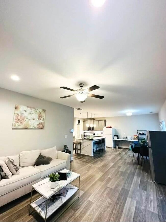 Photo - 481 Omnia Ct