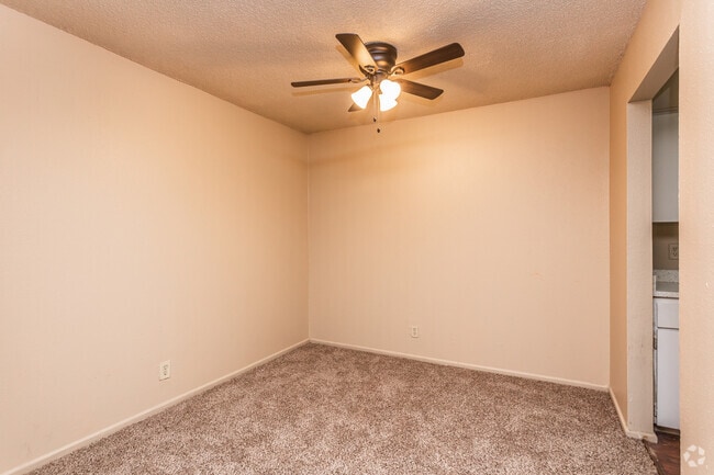 1BR, 1BA - 812SF Dining Room